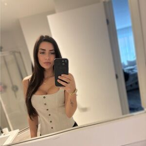 Meet your Posher, Vanessa